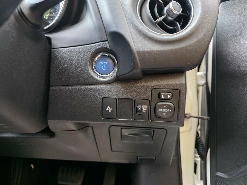 Toyota Auris Hatchback Blue #19