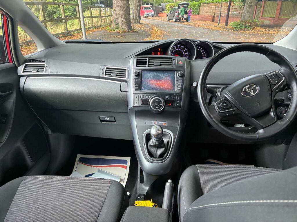 Toyota Verso Design White #19