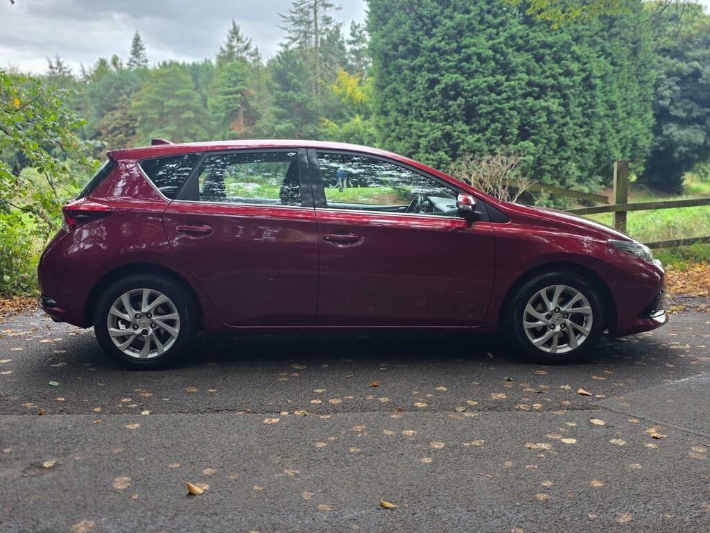 Toyota Auris 1.2 Vvt-i Business Edition Euro 6 S S Red #3