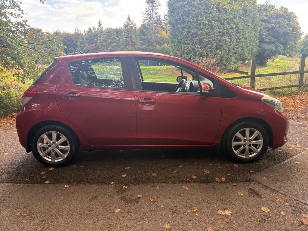 Toyota Yaris 1.33 Dual Vvt-i Tr Euro 5 Red #4