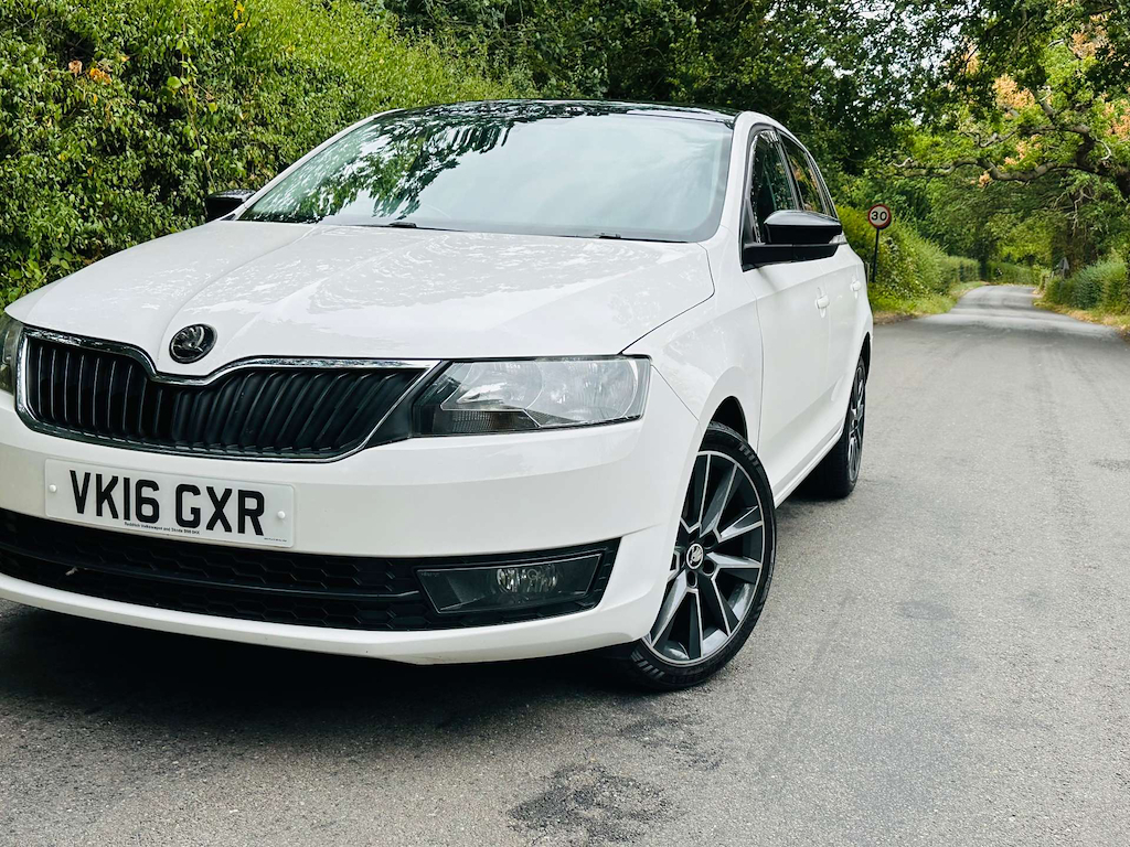 Skoda Rapid Spaceback 1.4 L Spaceback Se Sport Tdi White #4