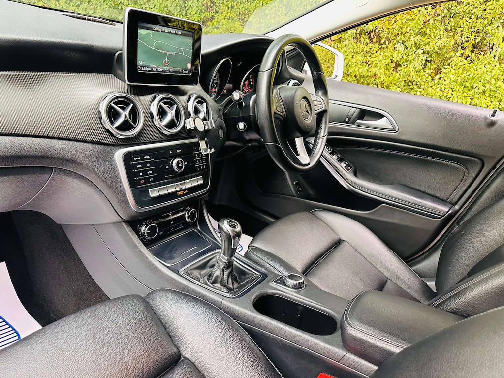 Mercedes-Benz GLA Class 1.6 L Se Executive White #6