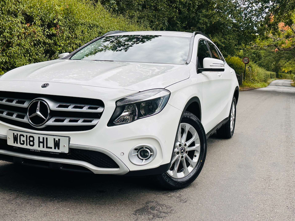 Mercedes-Benz GLA Class 1.6 L Se Executive White #2