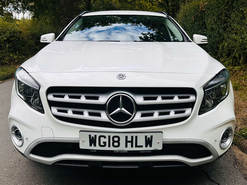 Mercedes-Benz GLA Class 1.6 L Se Executive White #3