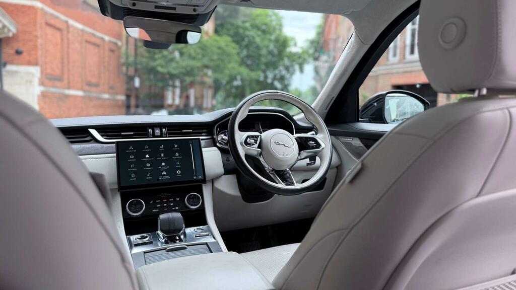 Jaguar F-Pace 2.0 P250 R-dynamic Hse Awd Black #26