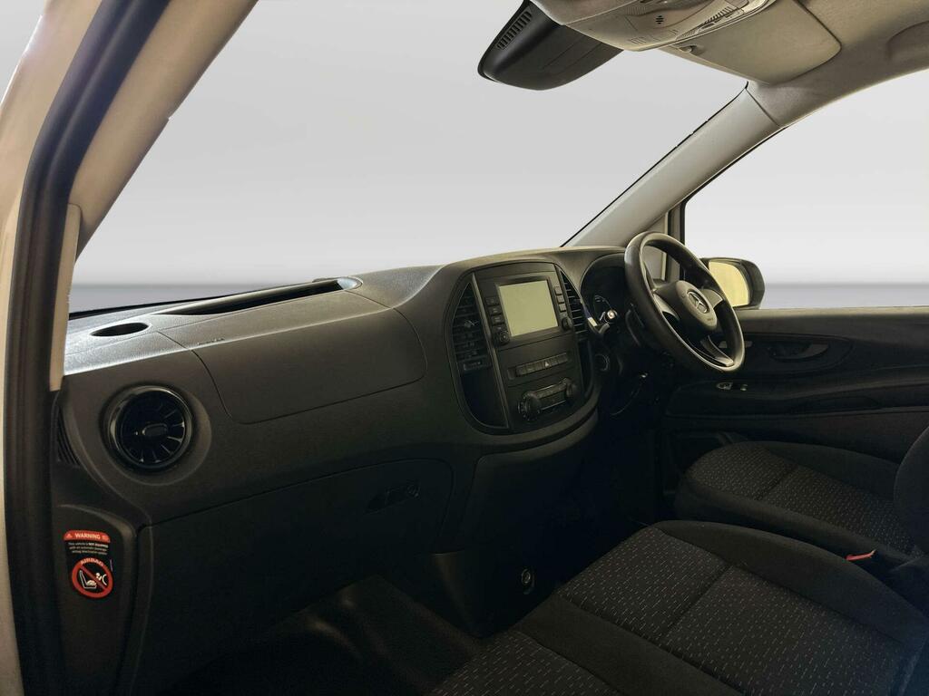 Mercedes-Benz eVito E 41Kwh Progressive Panel White #9