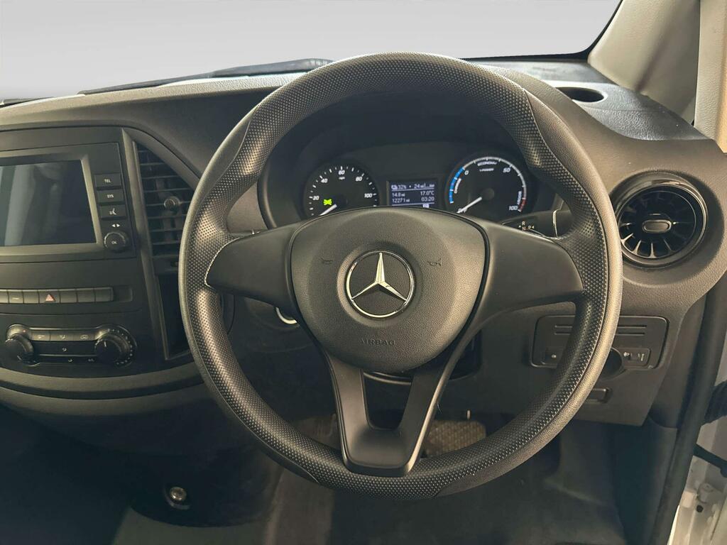 Mercedes-Benz eVito E 41Kwh Progressive Panel White #13