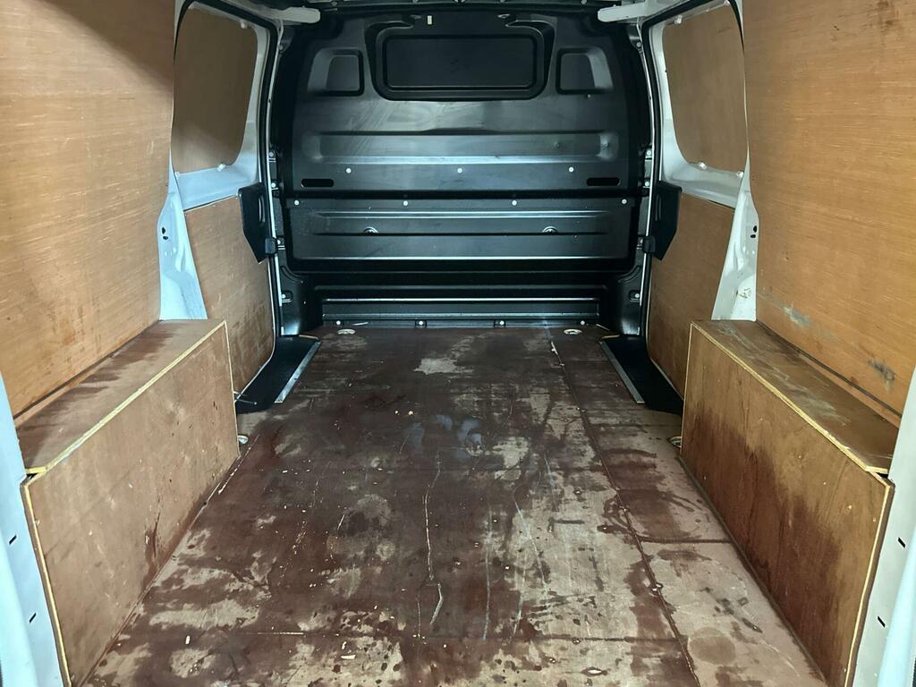 Vauxhall Vivaro Dynamic White #11