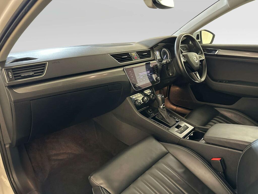 Skoda Superb Se Technology White #10