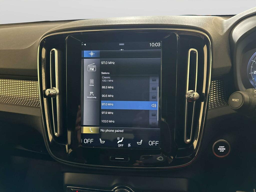 Volvo XC40 R Design White #18