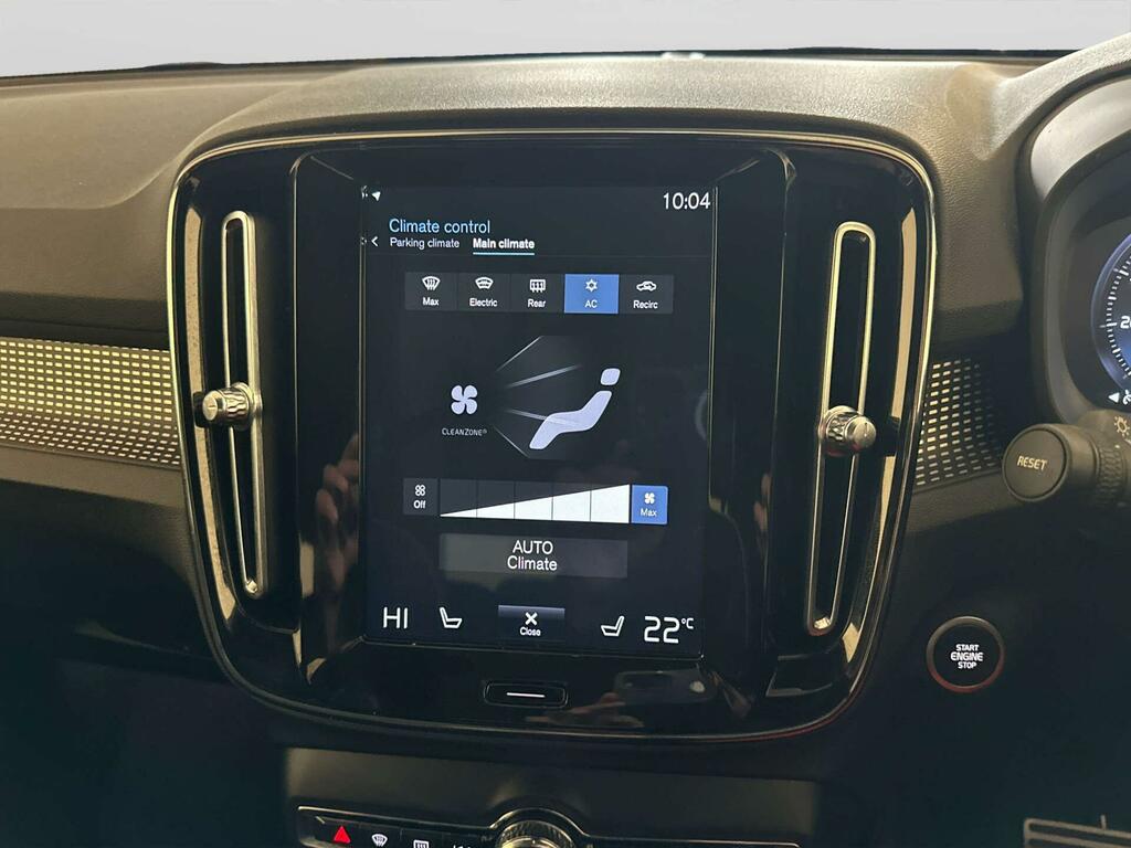 Volvo XC40 R Design White #20