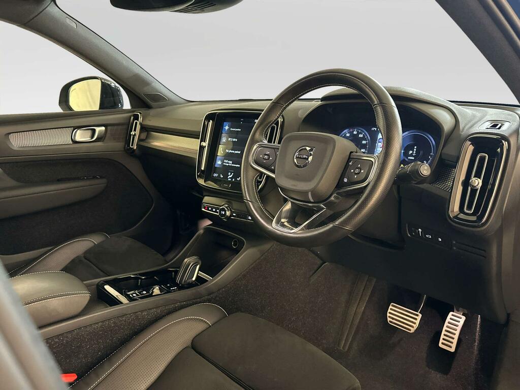 Volvo XC40 R Design White #13