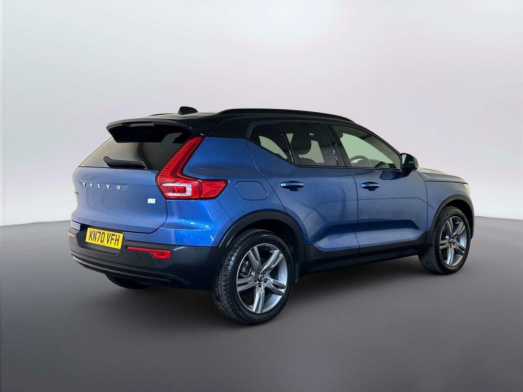 Volvo XC40 R Design White #8