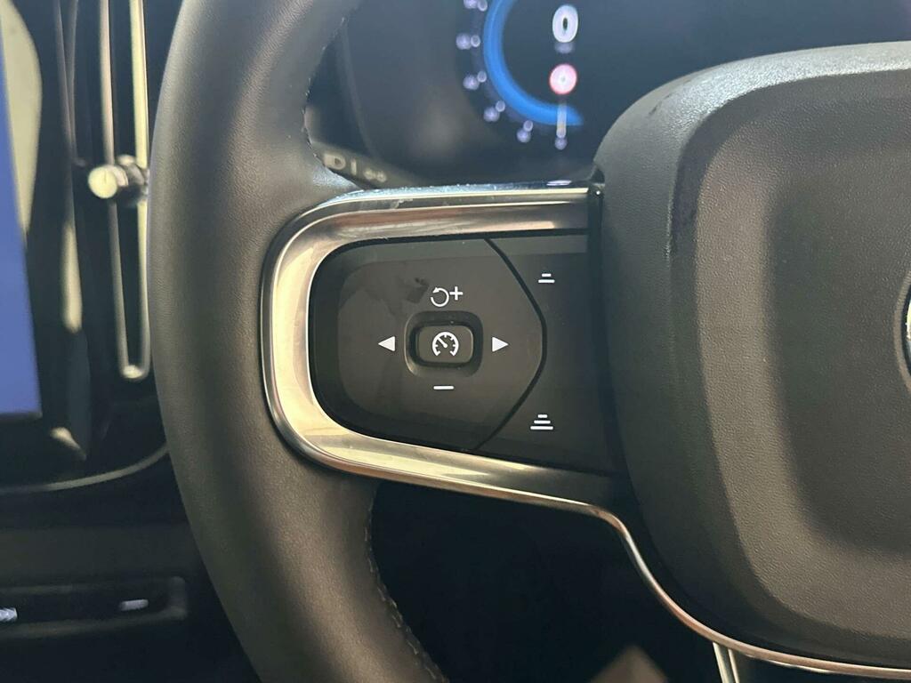 Volvo XC40 R Design Pro Black #16