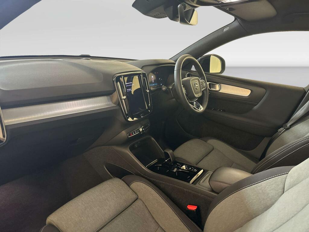 Volvo XC40 R Design Pro Black #10