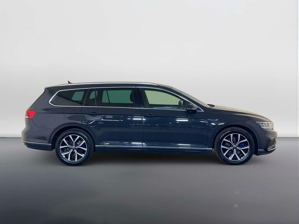 Volkswagen Passat Gte White #9