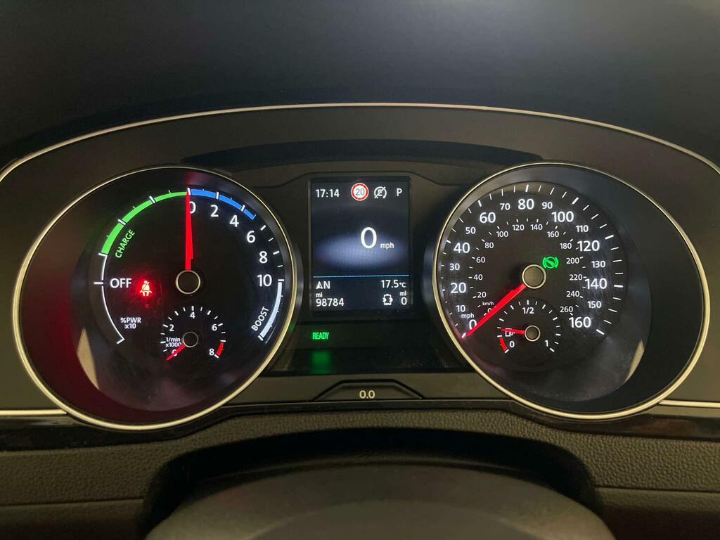 Volkswagen Passat Gte White #17