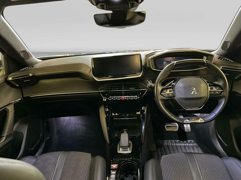 Peugeot e-2008 50Kwh Gt Suv 136 Ps Black #2