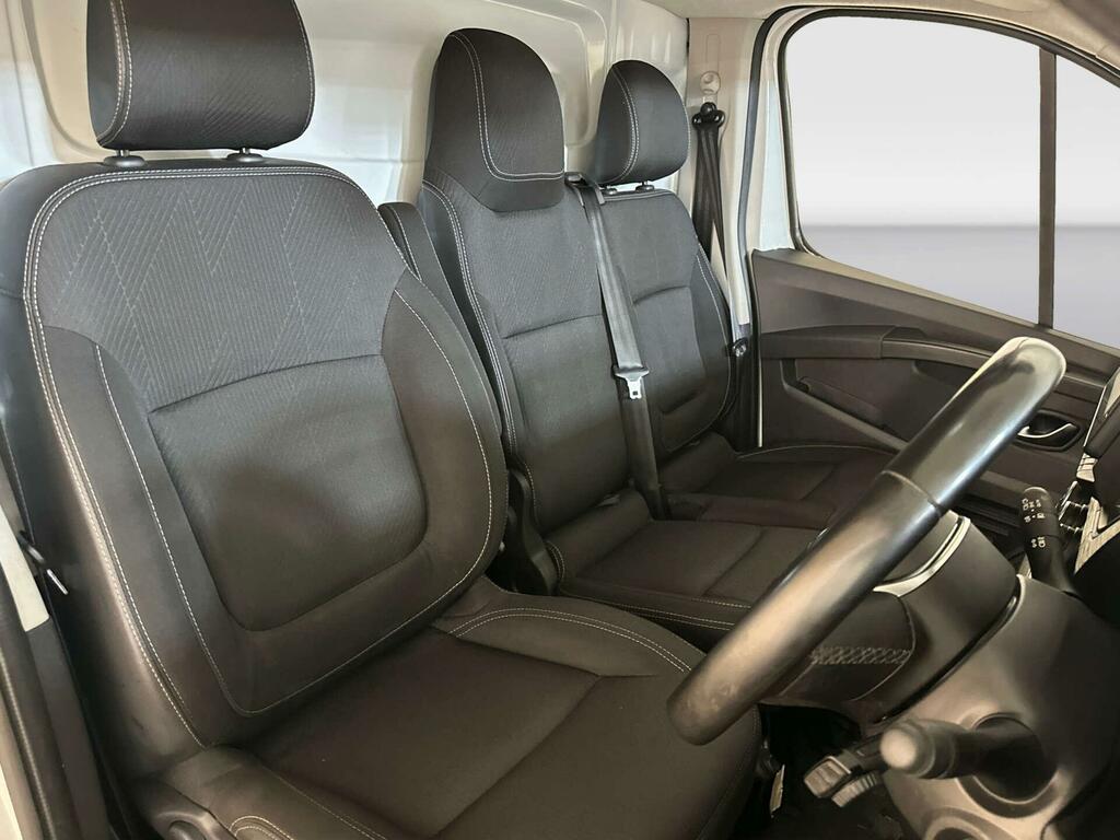 Nissan Primastar Acenta White #13