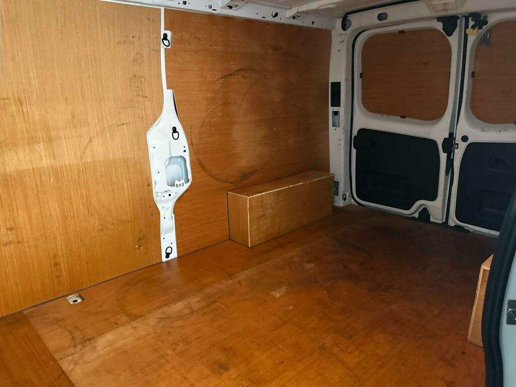 Nissan Primastar Acenta White #11