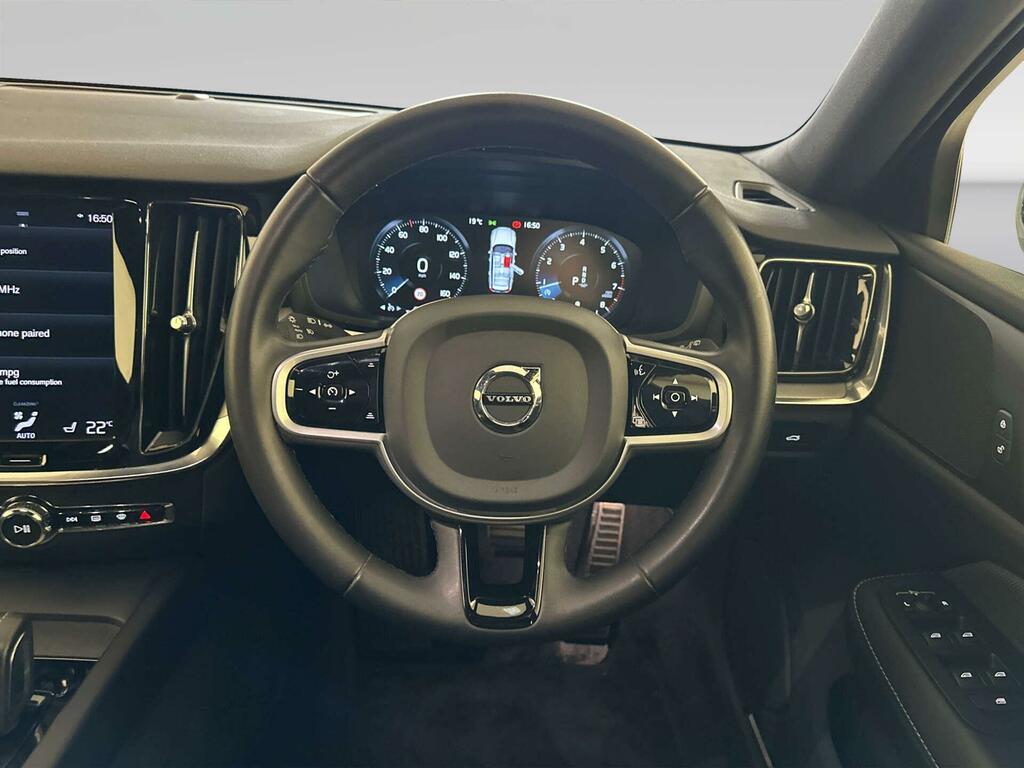 Volvo V60 Momentum White #15