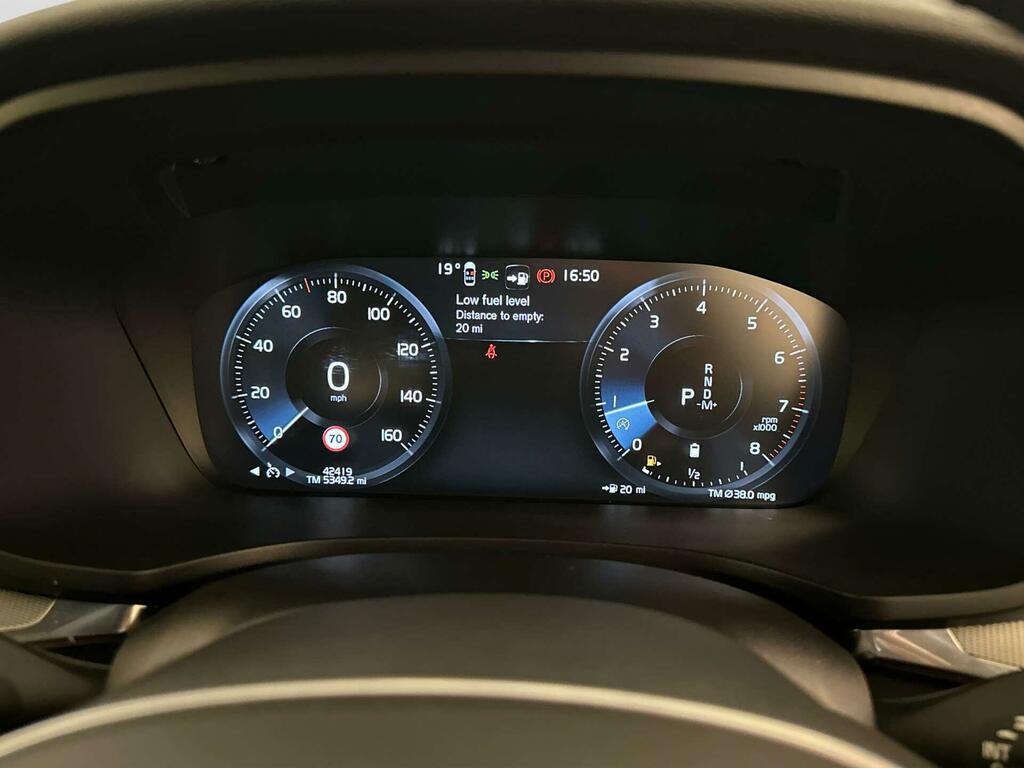 Volvo V60 Momentum White #17