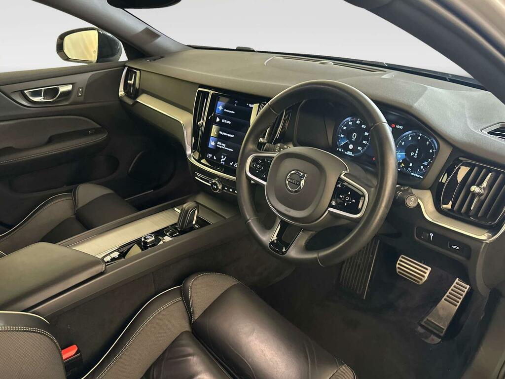 Volvo V60 Momentum White #14