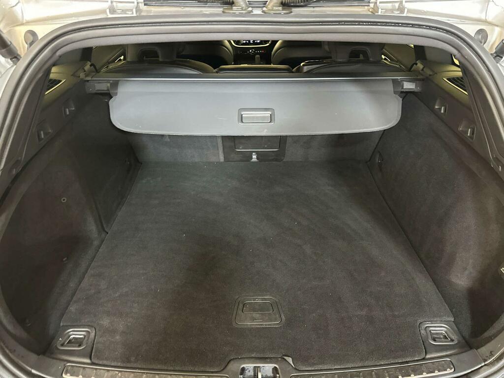 Volvo V60 Momentum White #12