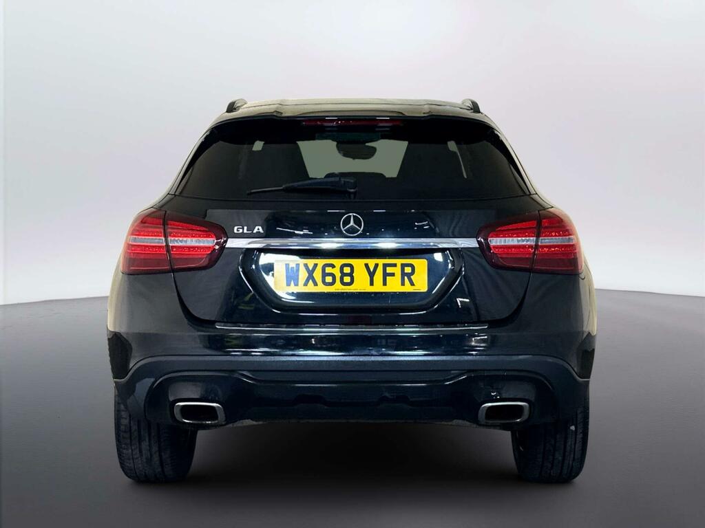 Mercedes-Benz GLA Class 250 4Matic Amg Line Premium Black #7
