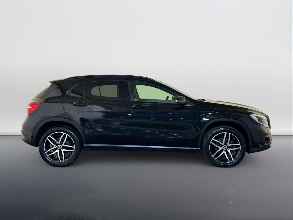 Mercedes-Benz GLA Class 250 4Matic Amg Line Premium Black #9
