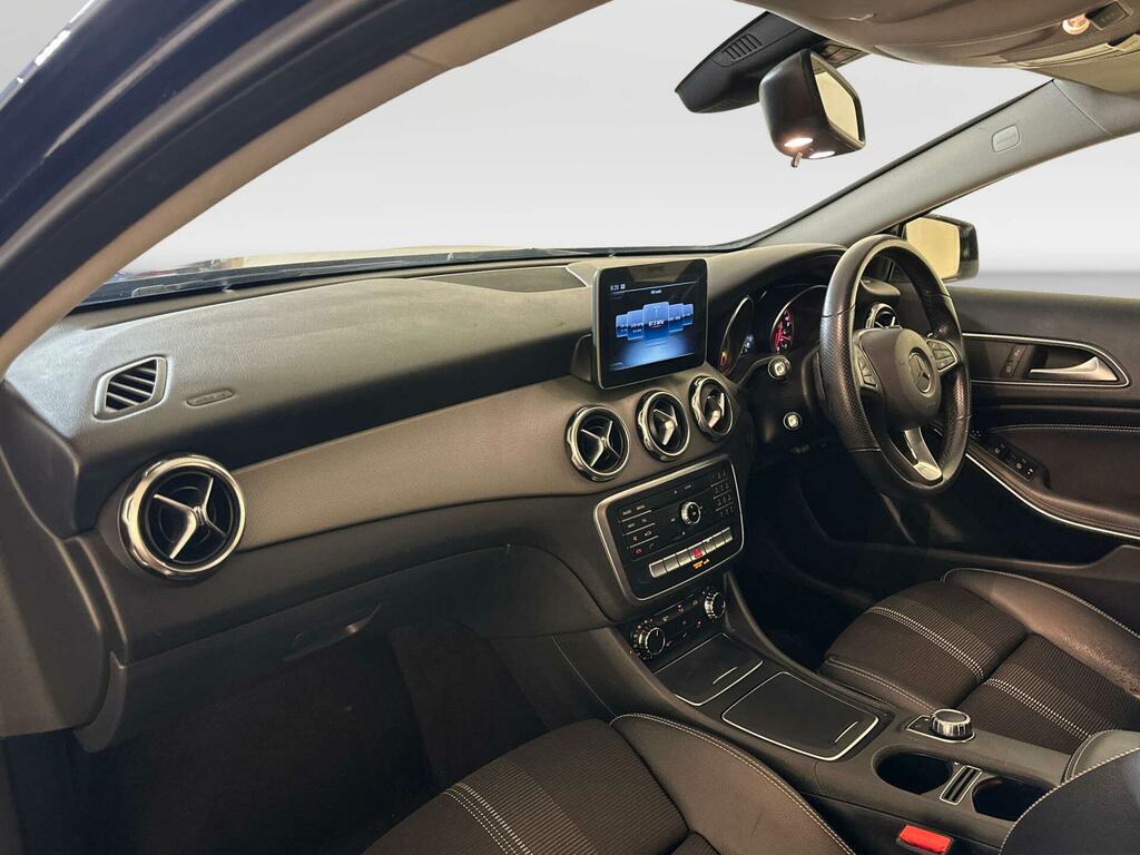 Mercedes-Benz GLA Class 250 4Matic Amg Line Premium Black #10