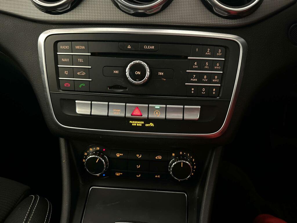 Mercedes-Benz GLA Class 250 4Matic Amg Line Premium Black #24