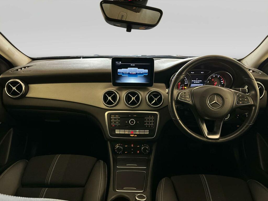 Mercedes-Benz GLA Class 1.6 Gla180 Urban Edition Suv 7G-dct Eur Black #2