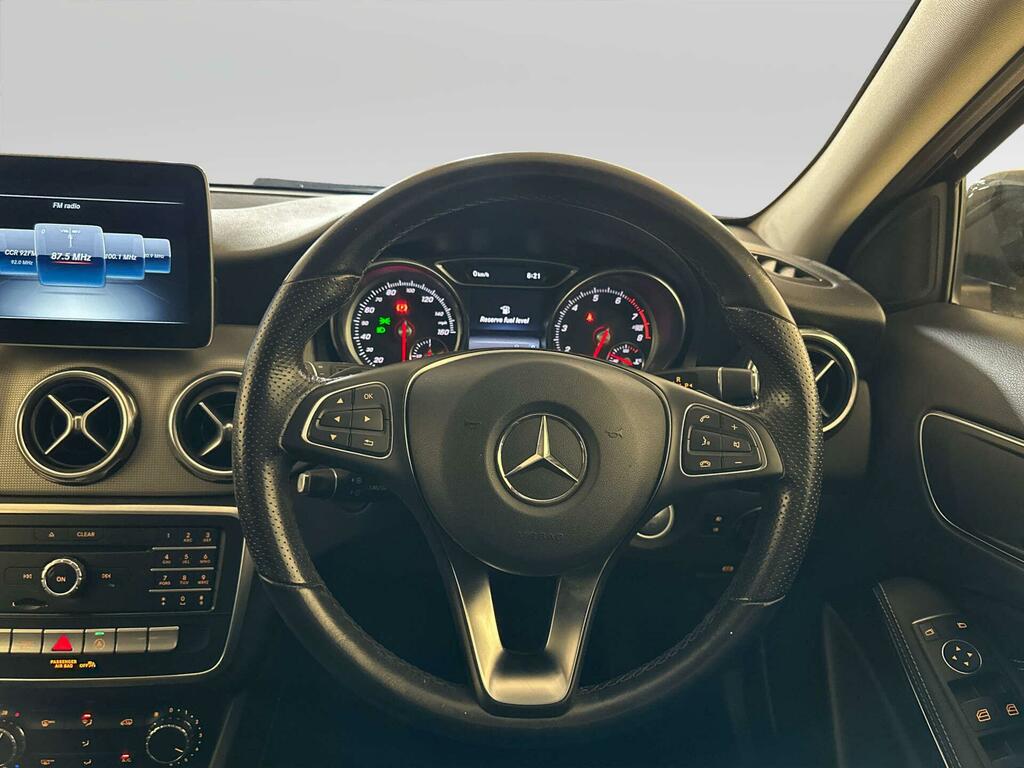 Mercedes-Benz GLA Class 250 4Matic Amg Line Premium Black #14