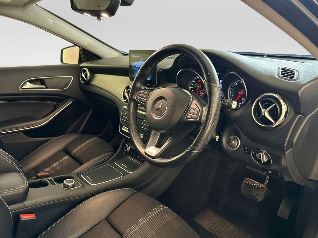 Mercedes-Benz GLA Class 250 4Matic Amg Line Premium Black #15