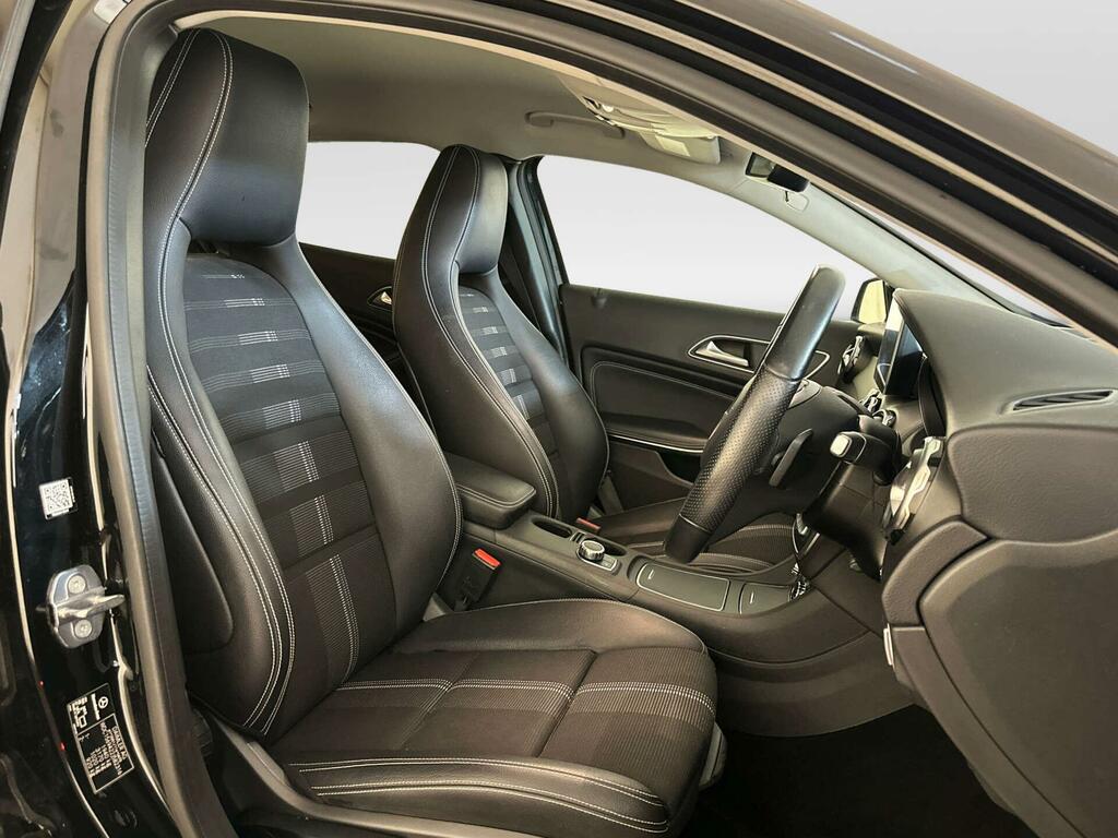 Mercedes-Benz GLA Class 250 4Matic Amg Line Premium Black #11