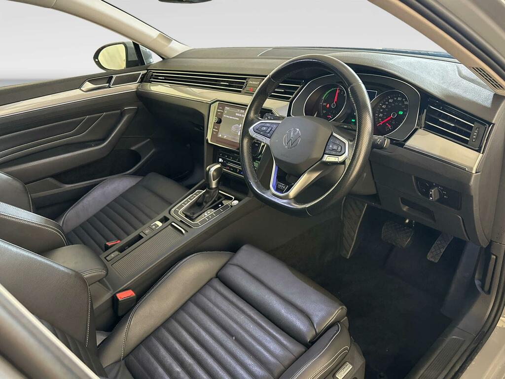 Volkswagen Passat 2.0 Tdi Evo Scr R-line Dsg White #15