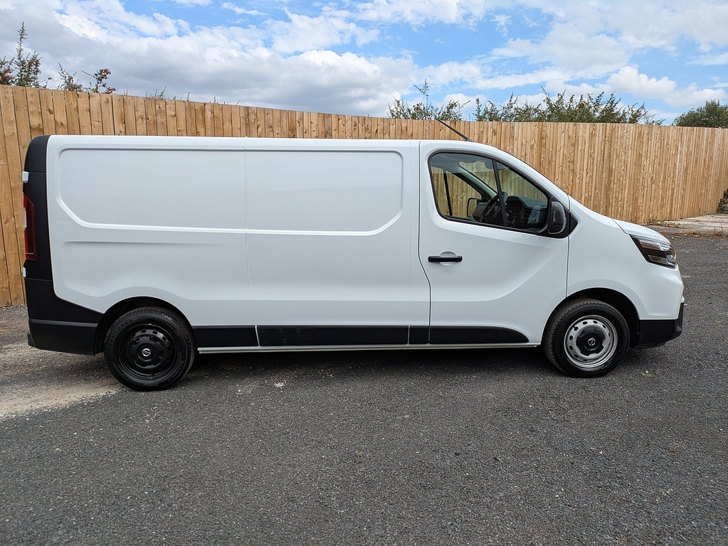Nissan Primastar Dci 30 Visia White #4