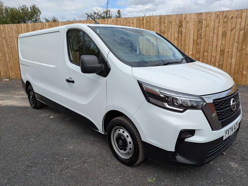 Nissan Primastar Acenta White #16
