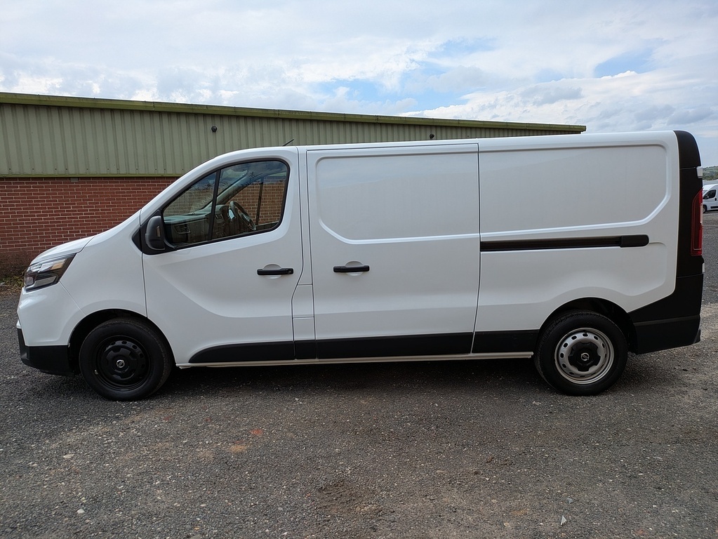 Nissan Primastar Acenta White #19