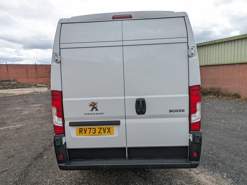 Peugeot Boxer Bluehdi 435 Professional Premium White #4