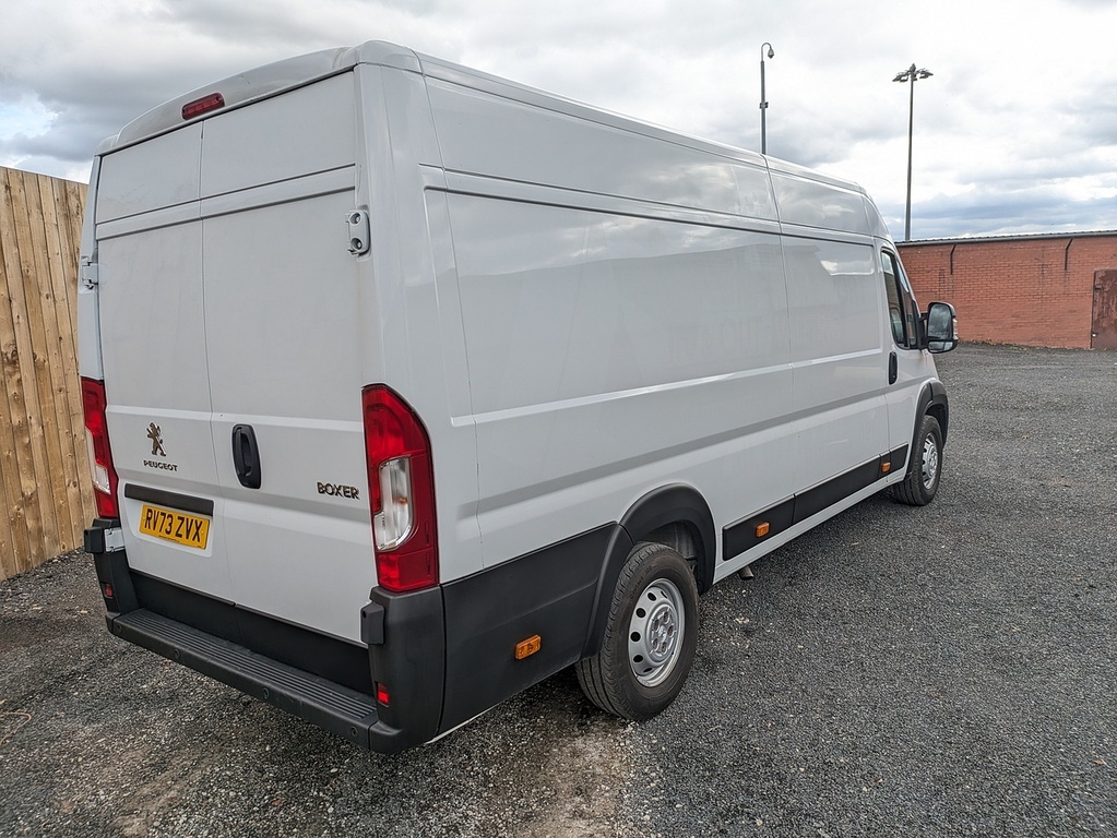 Peugeot Boxer Bluehdi 435 Professional Premium White #5