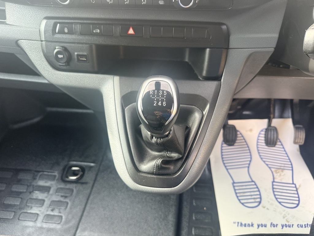 Vauxhall Vivaro 2900 1.5D 100Ps Dynamic H1 Van White #18