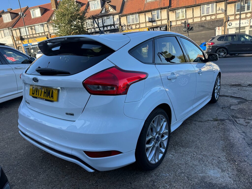 Ford Focus 1.0T Ecoboost St-line Hatchback White #5