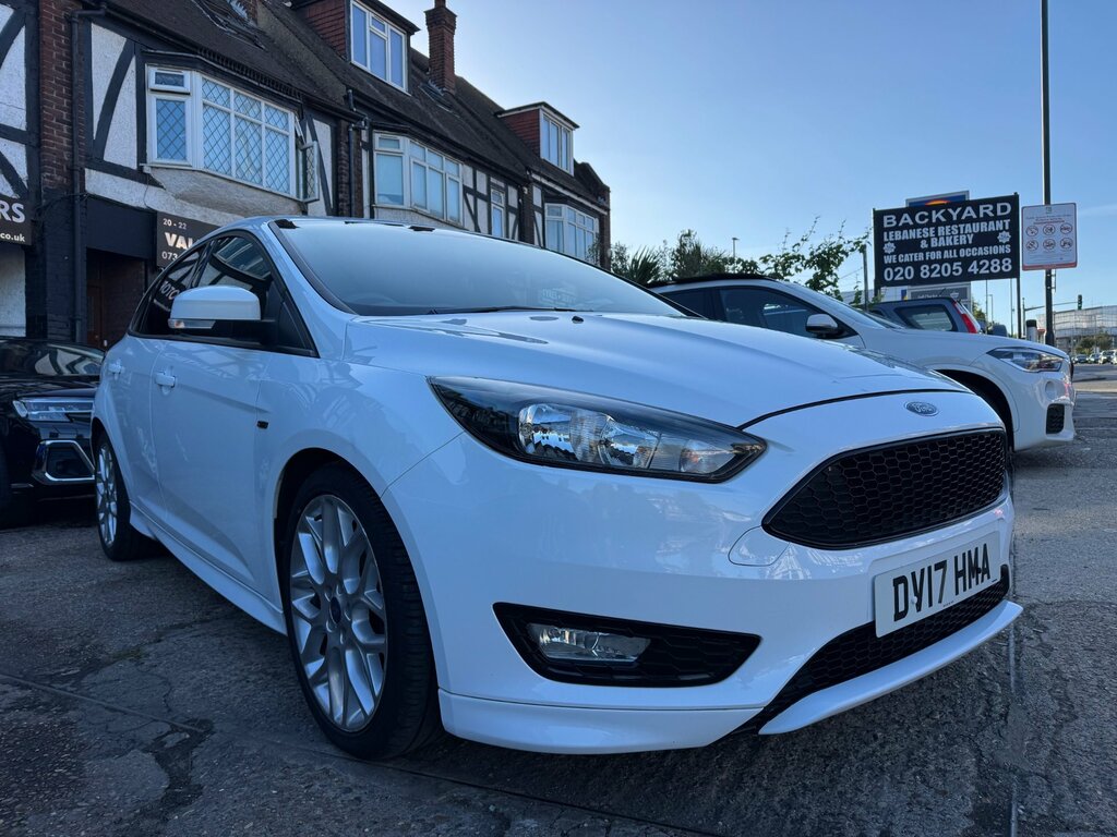 Ford Focus 1.0T Ecoboost St-line Hatchback White #2