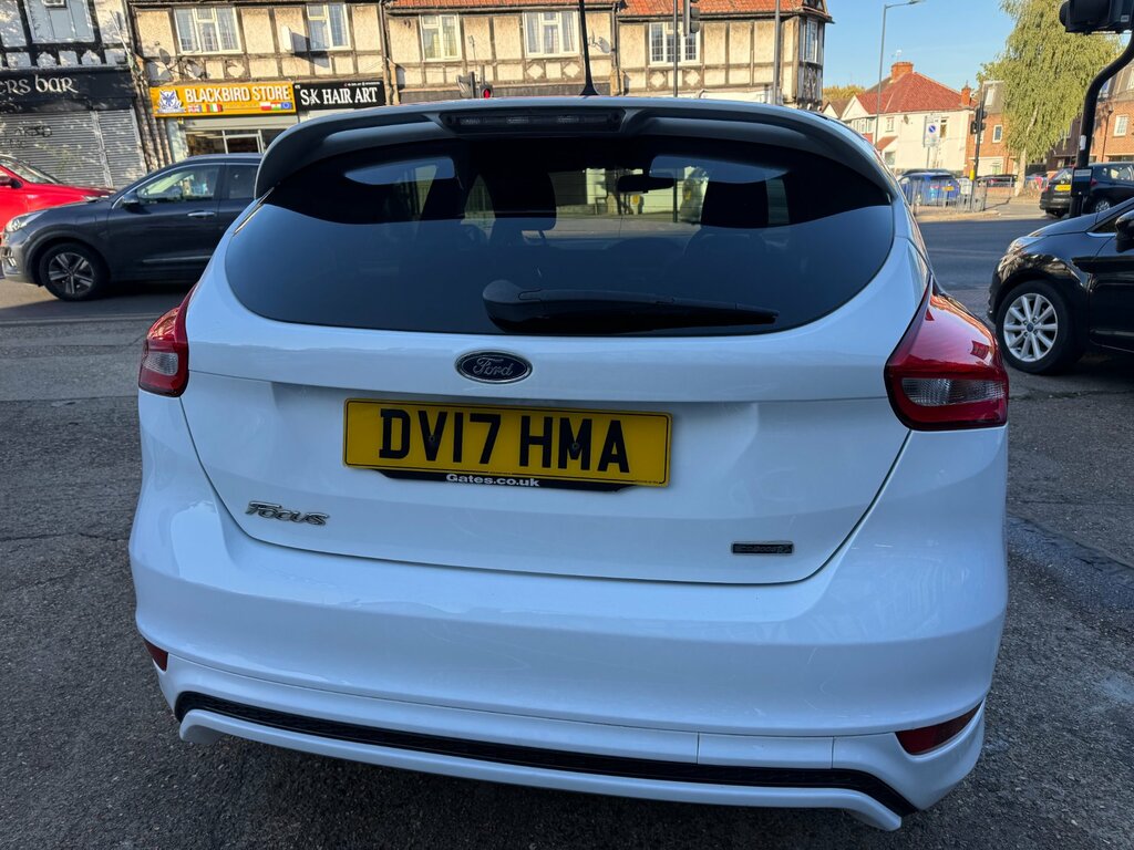 Ford Focus 1.0T Ecoboost St-line Hatchback White #4