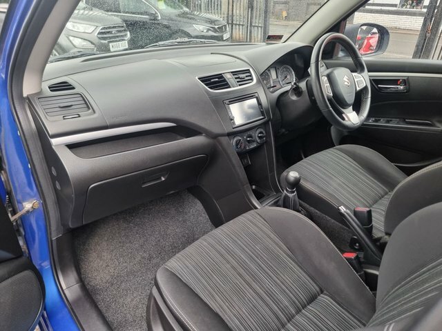 Suzuki Swift 1.2 Dualjet Sz4 4X4 Nav White #32