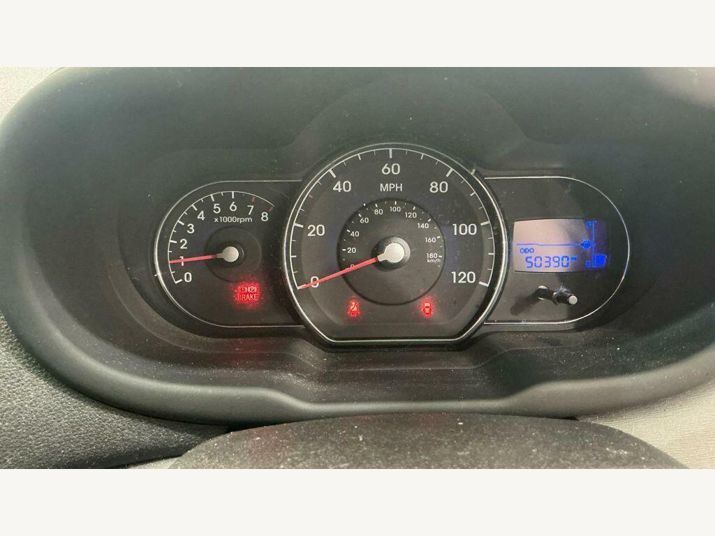 Hyundai I10 Active White #11