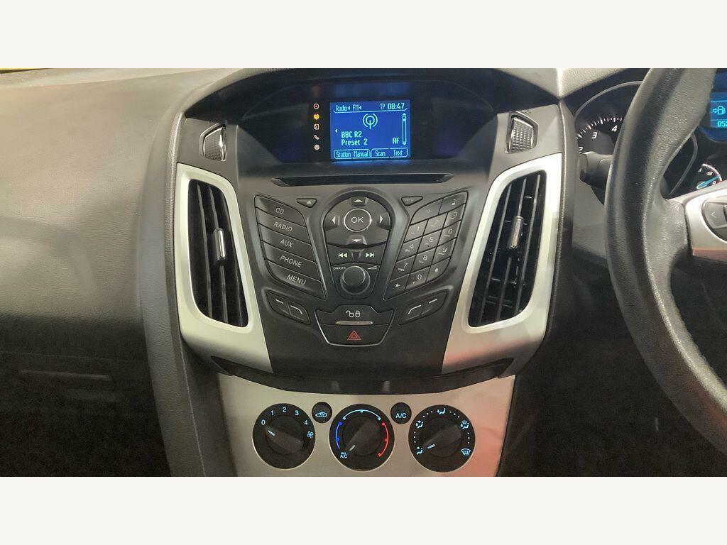 Ford Focus Zetec White #12