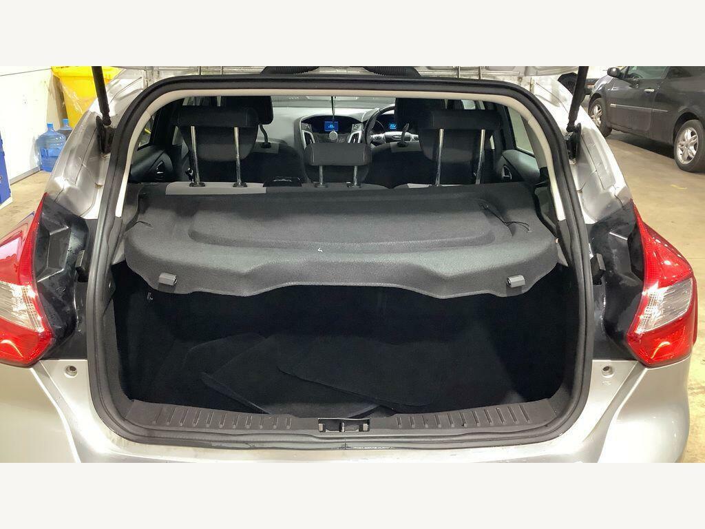 Ford Focus Zetec White #13